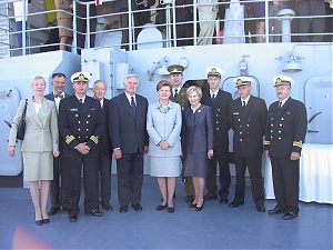 Посол Латвии в РБ Майра Мора, посол Литвы в РБ П. Вайтекунас, президенты Литвы и Латвии с супругами на встрече с литовскими моряками.