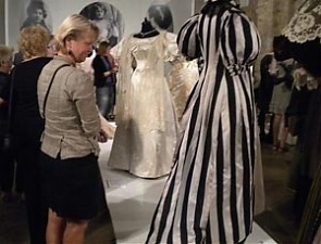 На выставке мод Викторианской эпохи от 1830х до 1900х годов в Риге из коллекции Александра Васильева.