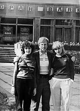 С друзьями Алиной Дорошенко и Сашей Гирдой в 1982 г. Алина сейчас в Австралии, Саша — в списке «Форбс» — Россия.