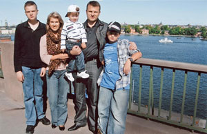 «Семья — основа всего и большая ответственность». В Стокгольме с женой Инесой и сыновьями Эдвардом, Ричардом и Герхардом Даниелем.