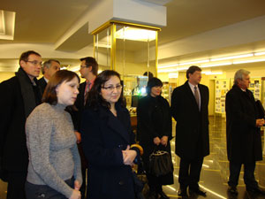 Дипломаты и предприниматели в музее АО DZINTARS. Рига, 26.11.2009. 
