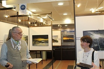 Валентин Даниленко и Юлия Швед открывают выставку. Фото Кристины Ляховой. 