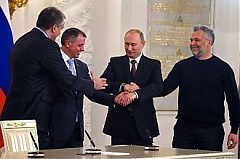 Путин подписал договор о присоединении Крыма к России Путин подписал договор о присоединении Крыма к России