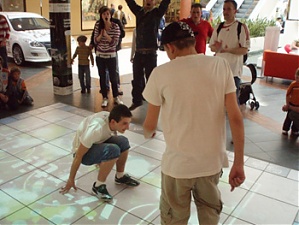080429_atraktivais_toms.jpg