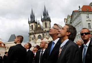 Валдис Затлерс на экскурсси по Праге, 30.08.2010.