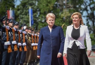 Даля Грибаускайте и Колинда Грабар-Китарович. Загреб, 29.06.2015. Фото: lrp.lt