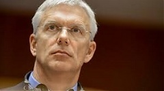 Кариньш: премьер Эстонии согласен решать вопрос ставки акциза на алкоголь сообща Кариньш: премьер Эстонии согласен решать вопрос ставки акциза на алкоголь сообща