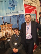 Каспарс Менгелис и Амиран Кавтарадзе — совладельцы латвийской компании Tavi īpašumi на выставке в Москве, 8.04.2011.