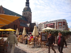 110722_riga_turisti.jpg