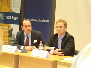 П. Верховен и Э. Суна на семинаре в SSE Riga. 22.11.2011.