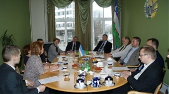 На брифинге в посольстве Узбекистана в Латвии. Рига, 01.04.2015.
