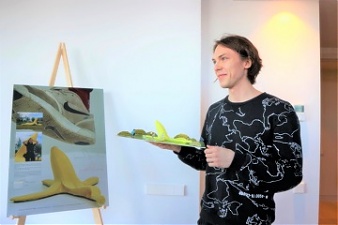 Наш фаворит – Марк Роженцов, с его желтым бананом под названием 