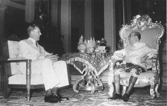 В 1956 году устанавливаются дипломатические отношения между СССР и Камбоджей.