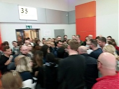 Пассажиров airBaltic два часа держали в самолете в Шереметьево без воды Пассажиров airBaltic два часа держали в самолете в Шереметьево без воды