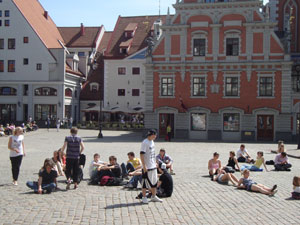 100630_turisti_riga.jpg