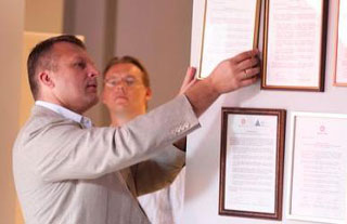 100824_slesers_lab_lv.jpg