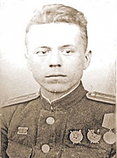 Штурман гвардии старший лейтенант Демченко Николай Иванович.