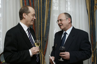 Посол РФ в Латвии Александр Вешняков и Юрий Мелконов. Рига, 19.02.2010.