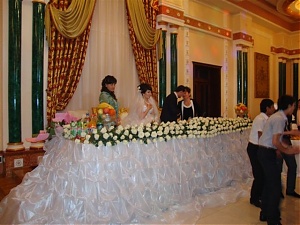 На свадьбе в одном из ташкентских ресторанов. 23.04.2011.