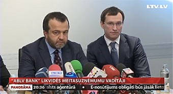 Эрнестс Бернис и Вадим Рейнфельд на пресс-конференции 27 февраля — на следующий день после того, как акционеры приняли решение о ликвидации ABLV. Источник: LTV.