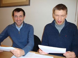 Юрист INLAT PLUS Александр Ленковский и консультант по налоговым вопросам Дмитрий Серебряков. 27.01.2012.