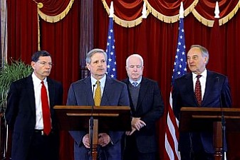 Сенаторы США и Андрис Берзиньш. Рига, 15.04.2014. Фото: president.lv
