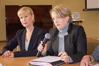 Правозащитник, председатель совета Real Estate Expert Инара Вилкасте и адвокат по правам человека Кристина Крюгер.