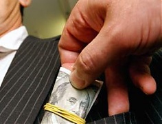 В Латвии отмечается рост коррупции в медицине и транспорте В Латвии отмечается рост коррупции в медицине и транспорте