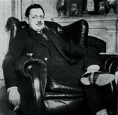 Джузеппе Мария Фабрицио Салваторио Витарио Томази – таково полное имя 11-го принца ди Лампедуза, знатного сицилийского аристократа, герцога города Пальма ди Монтекьяро и владетельного принца островка Лампедуза у берегов Сицилии. Джузеппе Мария Фабрицио Салваторио Витарио Томази – таково полное имя 11-го принца ди Лампедуза, знатного сицилийского аристократа, герцога города Пальма ди Монтекьяро и владетельного принца островка Лампедуза у берегов Сицилии.