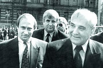 «Я считаю М. Горбачева предателем своей страны. После того как были подписаны Беловежские соглашения, не имевшие законной силы, вместо того чтобы арестовать заговорщиков, он снял с себя полномочия и «распустил» не только себя, но и всю страну». 