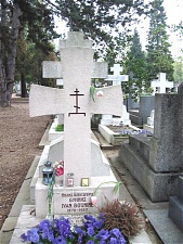 Могила Ивана Алексеевича Бунина на кладбище Сент-Женевьев-де- Буа в Париже. 