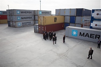 Латвийская делегация знакомится с новым логистическим парком оператора контейнерного поезда «Зубр» – компании «Белинтертранс».