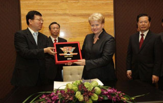 101025_gryb_expo2010.jpg