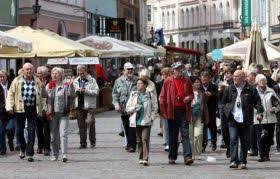 180507_tourists_ee.jpg