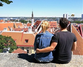 300920_tallinn_turisti_sverh.jpg