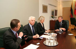 100325_azubalis_nato.jpg