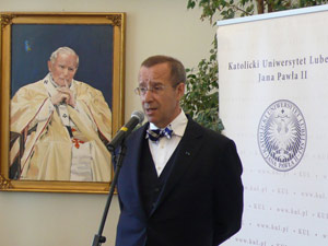 Toomas Hendrik Ilves.