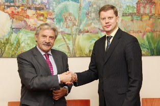 Miguel Arias Estevez and Andrius Kupcinskas. Kaunas, 25.04.2012. Photo: kaunas.lt Miguel Arias Estevez and Andrius Kupcinskas. Kaunas, 25.04.2012. Photo: kaunas.lt