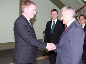 Anrijs Matiss and Binali Yildirim. Photo: sam.gov.lv