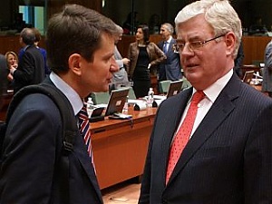 Vytautas Leskevicius and Eamon Gilmore. Photo: urm.lt