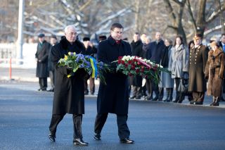 120212_azar_dombr.jpg