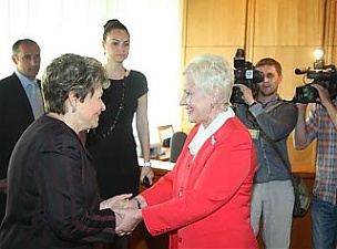 Naina Yeltsina and Irena Degutiene. Vilnius, 27.08.2012. Photo: seimas.lt