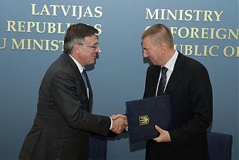Leonid Kozhara and Edgars Rinkevics. Riga, 2.10.2013. Photo: flickr.com