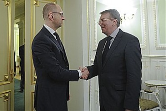 Arseniy Yatsenyuk and Edgars Rinkevics in Kiev. Photo: kmu.gov.ua