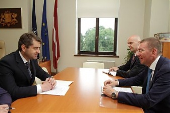 At the meeting of Edgars Rinkevics and Yevgen Perebyinis. Riga, 13.07.2015. Photo: flickr.com