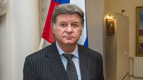 161015_rus_emb_est.jpg