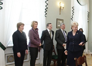 100421_gryb_libr.jpg