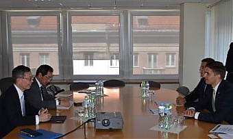 Jaroslav Neverovich at the meeting with Hitachi representatives. Vilnius, 18.07.2013. Photo: enmin.lt