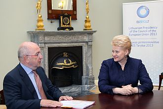 Joaquin Almunia and Dalia Grybauskaite. Vilnius, 3.10.2013. Photo: lrp.lt