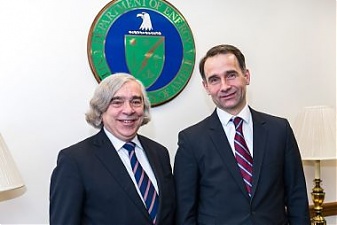 Ernest Moniz and Rokas Masiulis. Washington, 24.02.2015. Photo: enmin.lt 